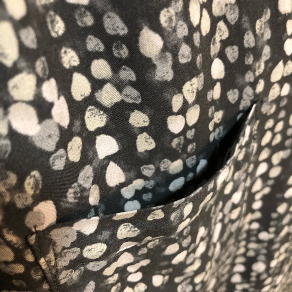 Eddie Bauer Woman Blouse with Pockets - Picture 9 of 9